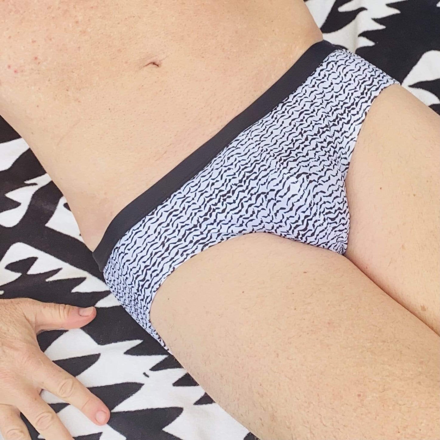 Small (28-30) Black Abstract Bikini Swimsuit INVI-Expressionwear