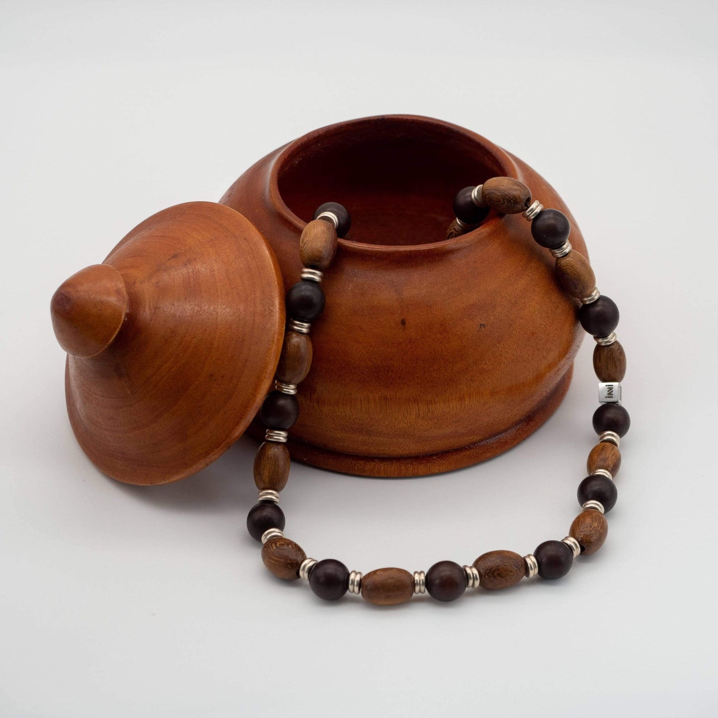 The Living Necklace INVI-Expressionwear